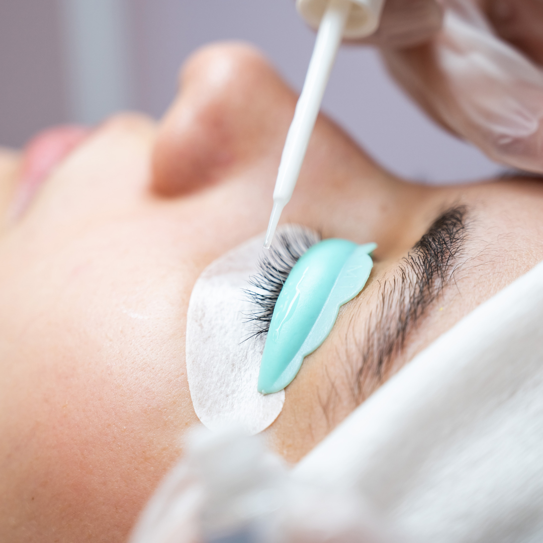 Lifting de pestañas con productos italianos, tinte y botox de pestañas